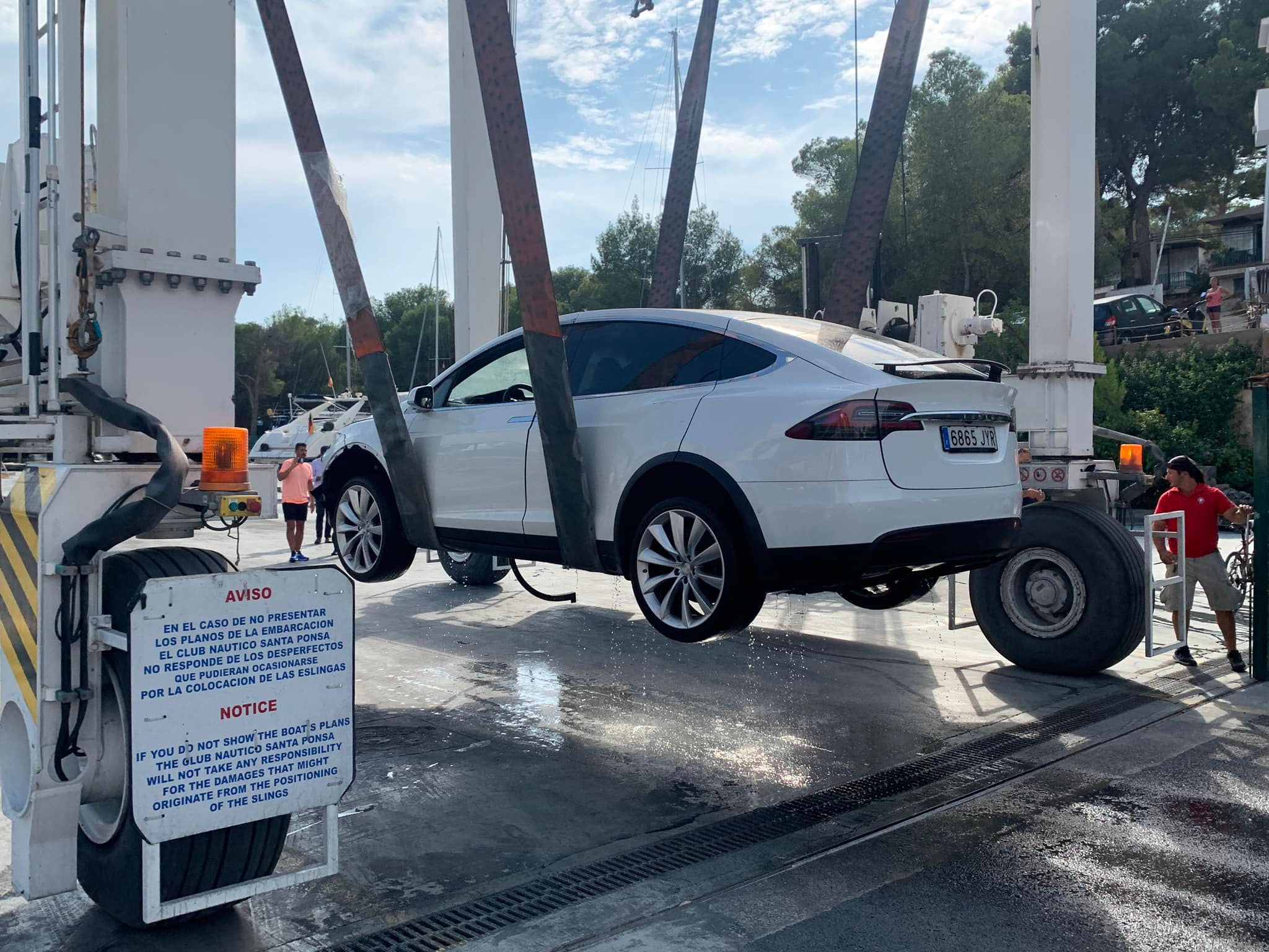 tesla-model-x-submerged-3