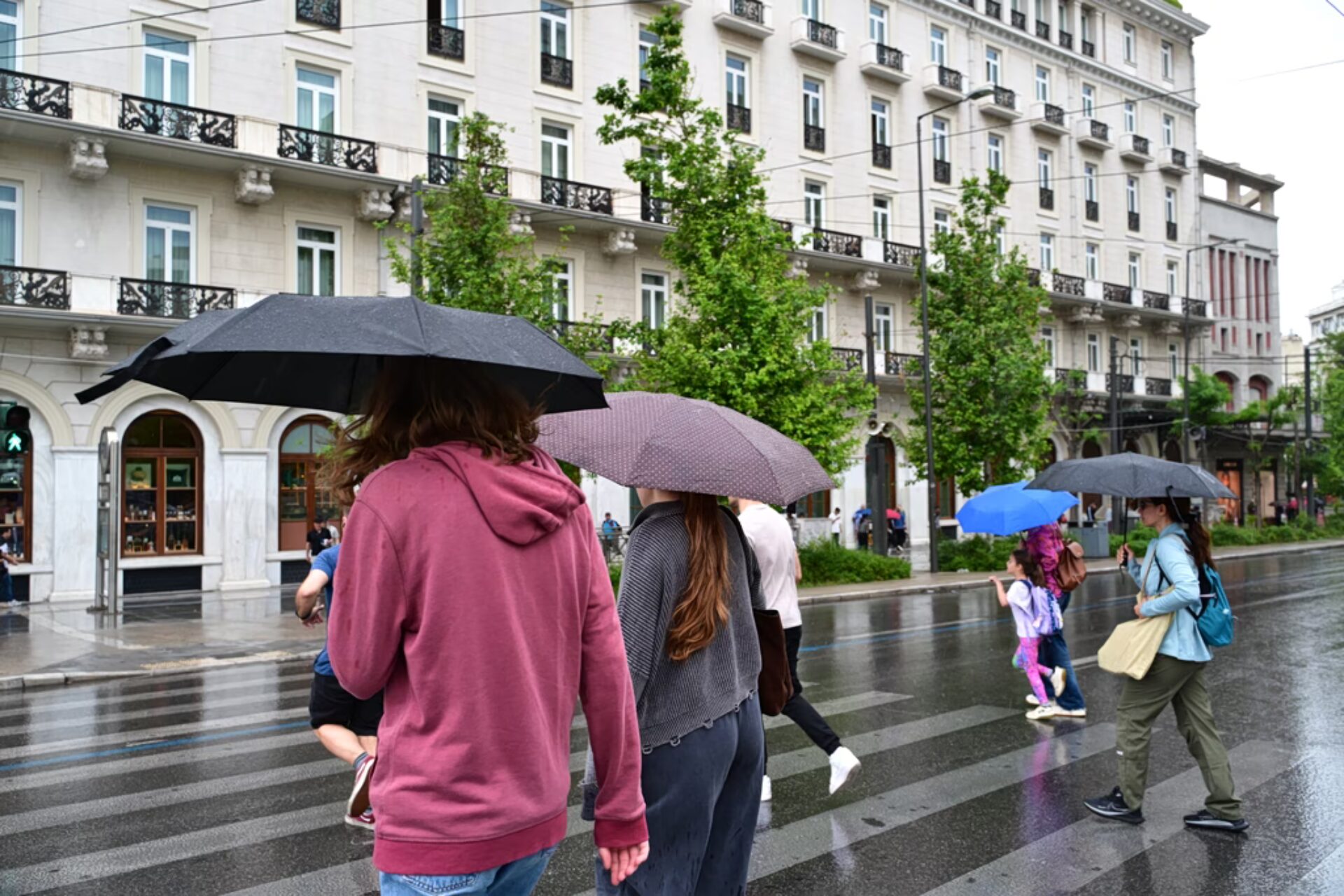 Καιρός: Χαλάζια, καταιγίδες και 34άρια – Πότε «έρχεται» το καλοκαίρι