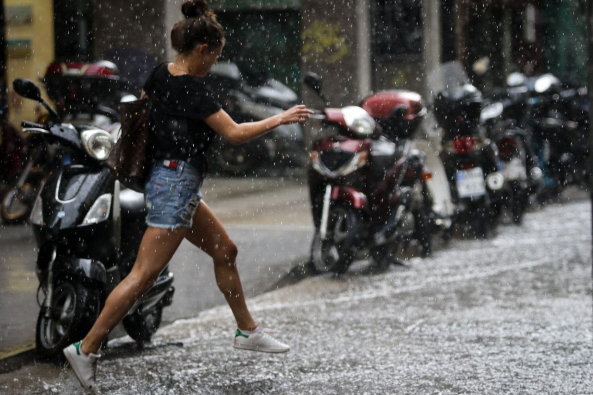 Καιρός δύο ταχυτήτων με πτώση θερμοκρασίας και βροχές – Η πρόγνωση Κολυδά