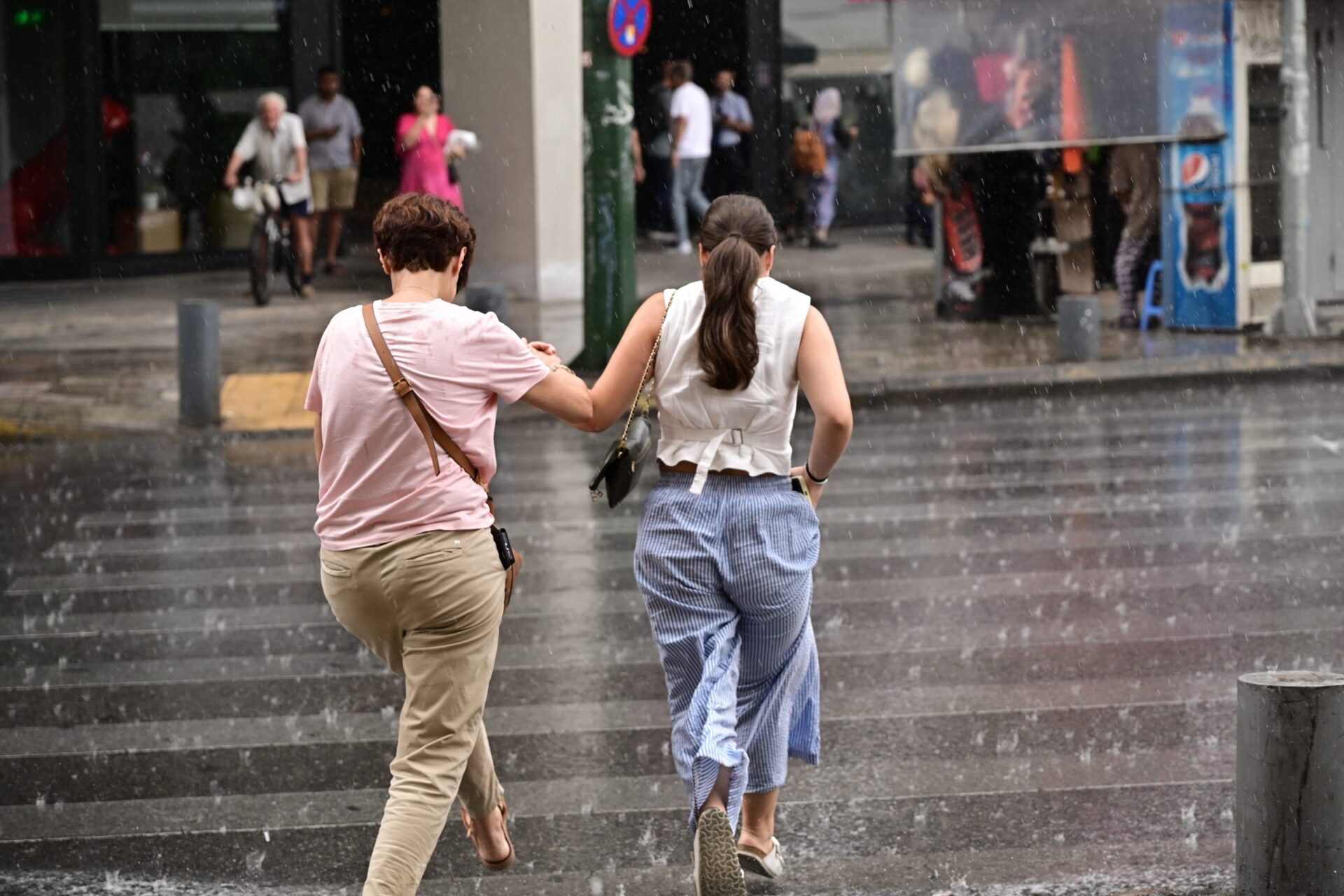  Καιρός: Βροχές στην Αττική, πορτοκαλί συναγερμός σε πολλές περιοχές