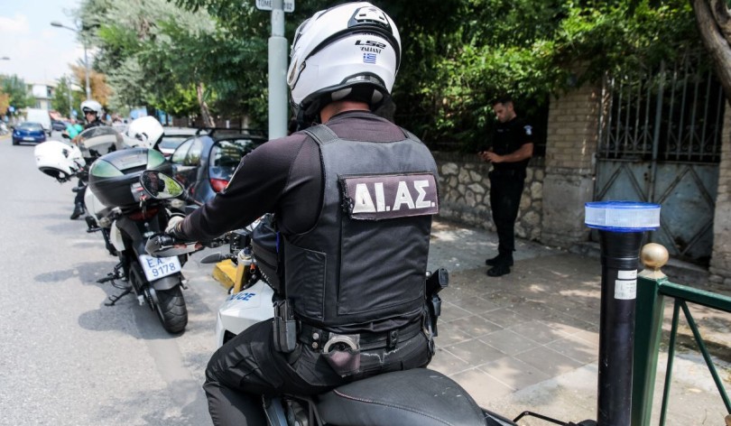 https://ellada.press/wp-content/uploads/2026/07/Πειραιάς-Αυτό-είναι-το-λευκό-Van-με-τις-κλεμμένες-μοτοσυκλέτες.jpg