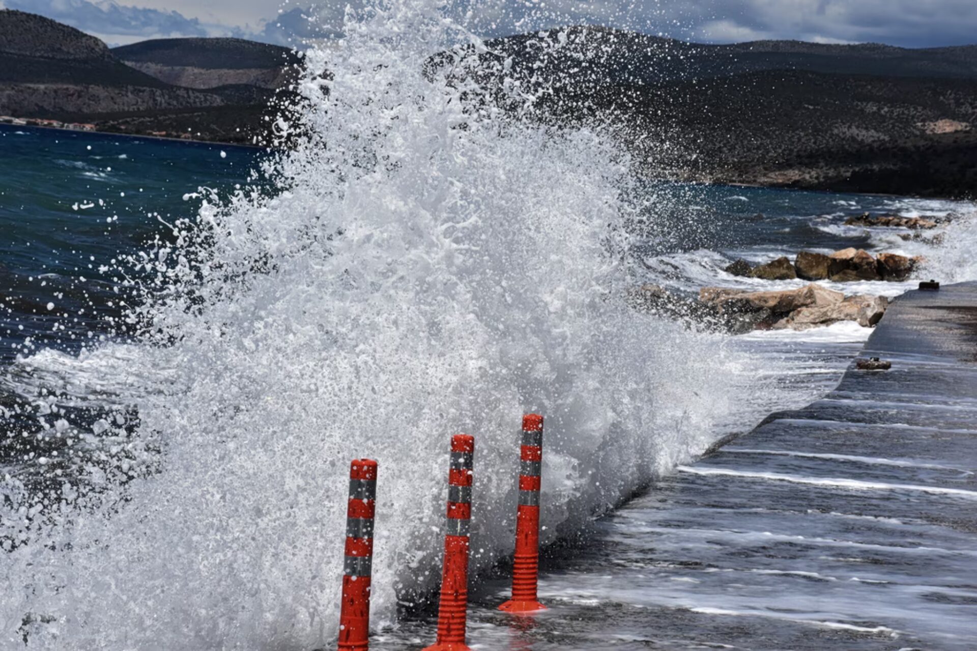 Καιρός: Έως 39°C και άνεμοι έως 7 μποφόρ στο Αιγαίο – «Πορτοκαλί» συναγερμός για πυρκαγιές