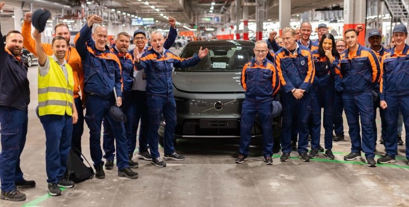 volvo-ex60-ergostasio-factory-anthropoi