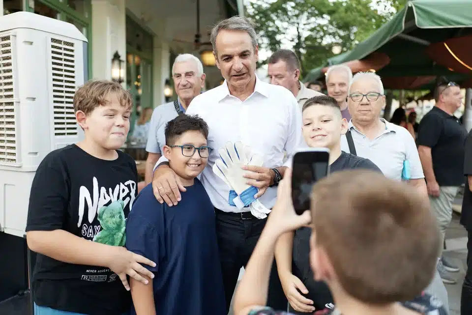 Μητσοτάκης: «Ο κατώτατος μισθός θα έχει ξεπεράσει τα 950 ευρώ πριν από τις εκλογές» 3 mitsotakis kozani b.jpg