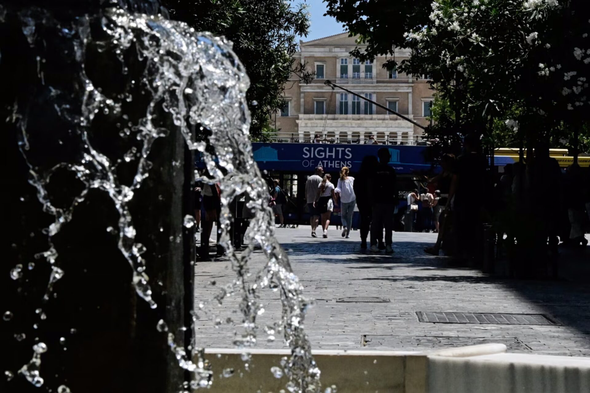 Καύσωνας ή απλά ζέστη; Η διαφωνία των μετεωρολόγων, οι προβλέψεις για 40άρια