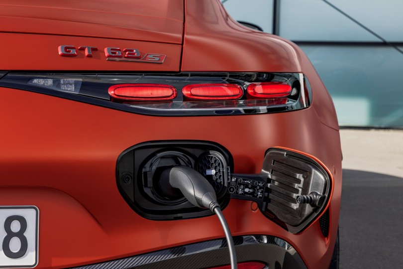 mercedes-amg-gt-63-s-e-performance-priza-kalodio-kalwdio-fortisi-phev