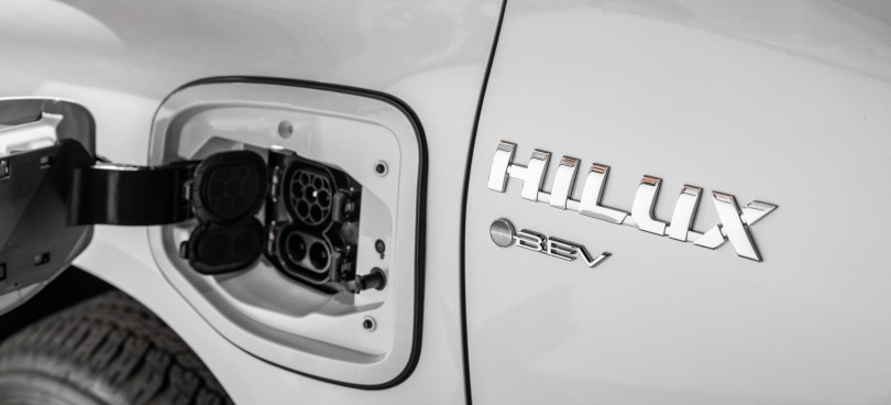 toyota-hilux-bev-pick-up-pickup-thira-thyra-fortisis