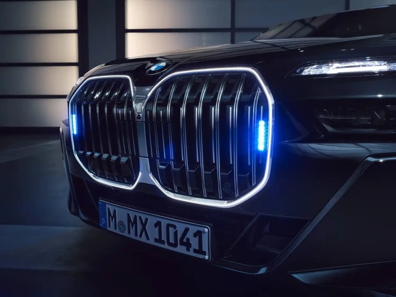 4-bmw-760-xdrive-protection-grilia