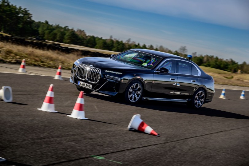 5-bmw-760-xdrive-protection-kolonakia-slalom