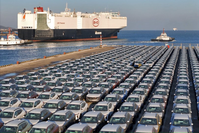 byd-explorer-karavi-ploio-aftokinita-limani