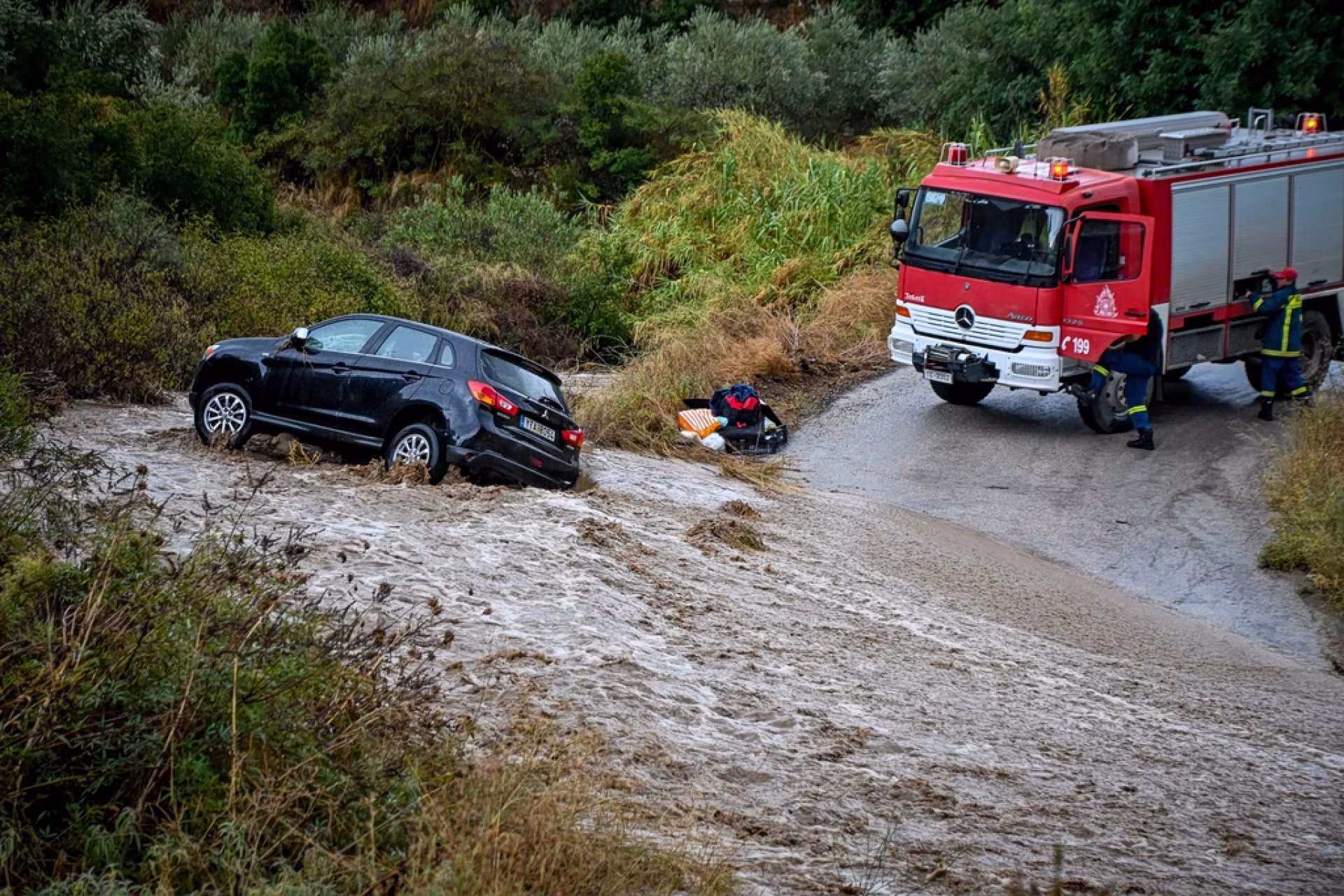 Σάρωσε η κακοκαιρία: Σοβαρά προβλήματα σε Πάτρα και Κέρκυρα – Nέο κύμα τα μεσάνυχτα