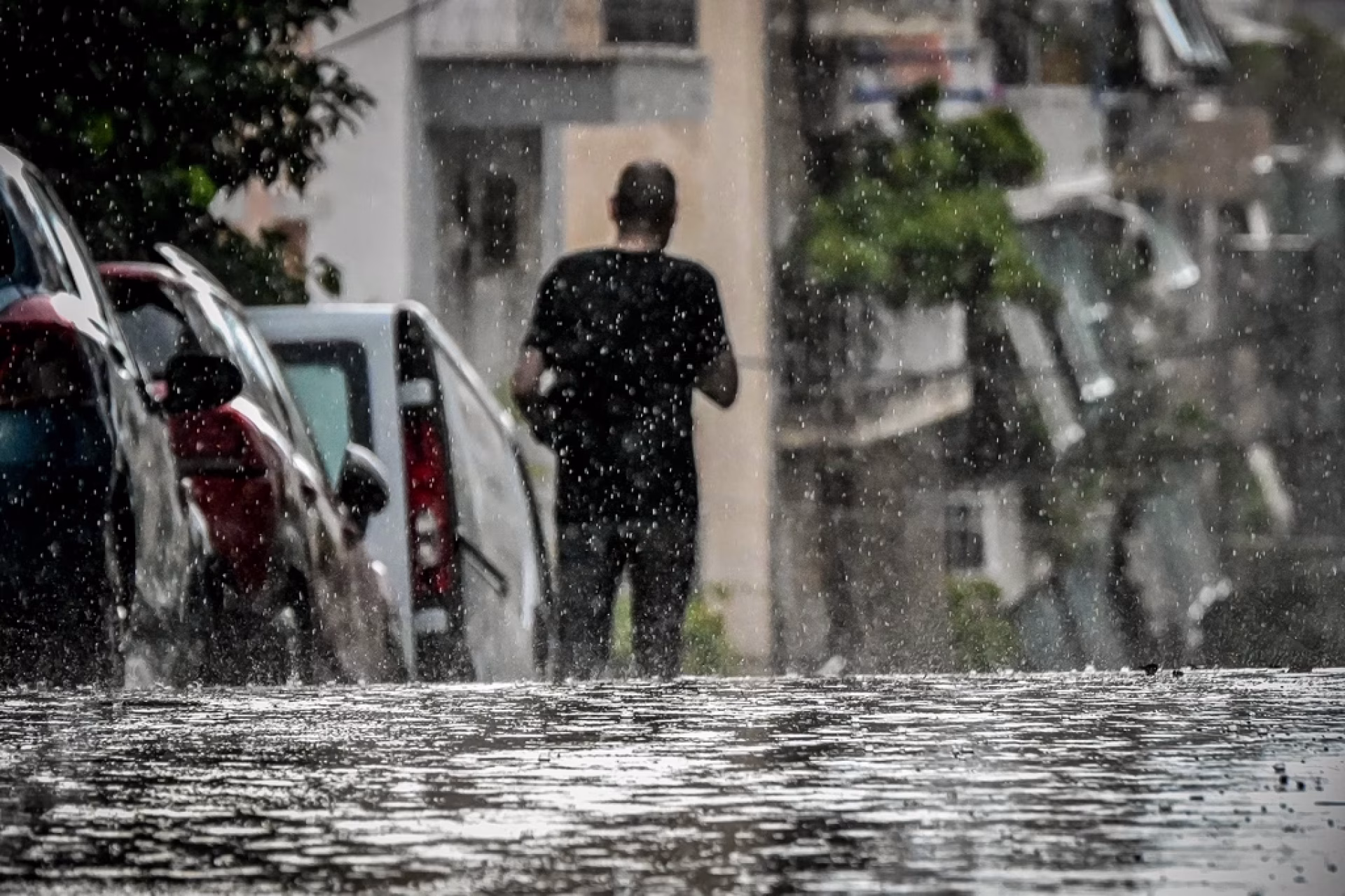 Καιρός: Χωρίζει στα δύο την Ελλάδα – Πότε θα βρέξει στην Αθήνα