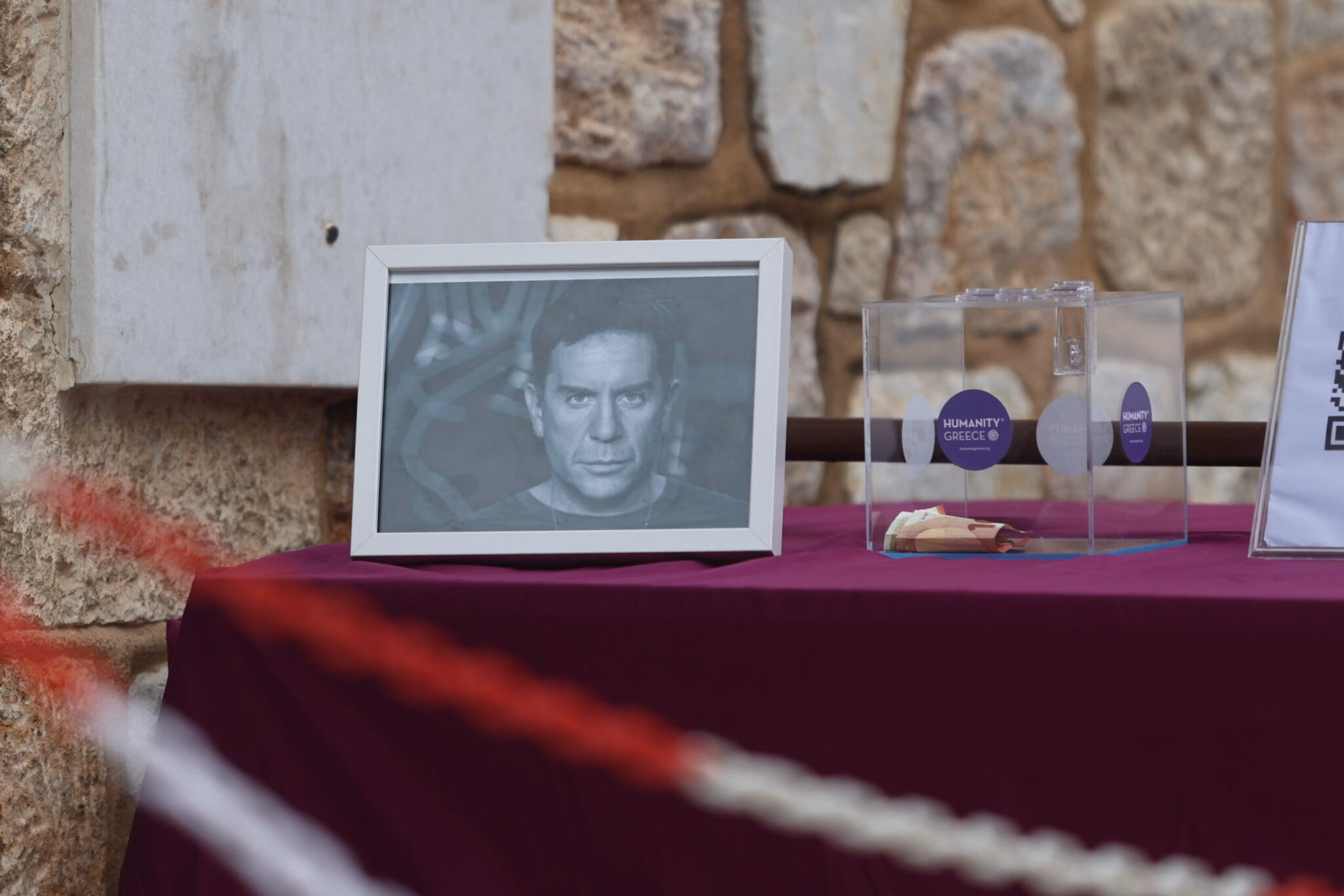 Aγρυπνία για τον Μαζωνάκη - Άγριο ξύλο έξω από το ναό σε επιδειξία 2 g4photos 6aa6bba644213 2048x1366 1