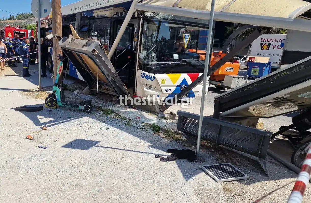 Θεσσαλονίκη: Ηλεκτρικό λεωφορείο έπεσε πάνω σε στάση – 4 τραυματίες 5 leoforeio stasi neapoli