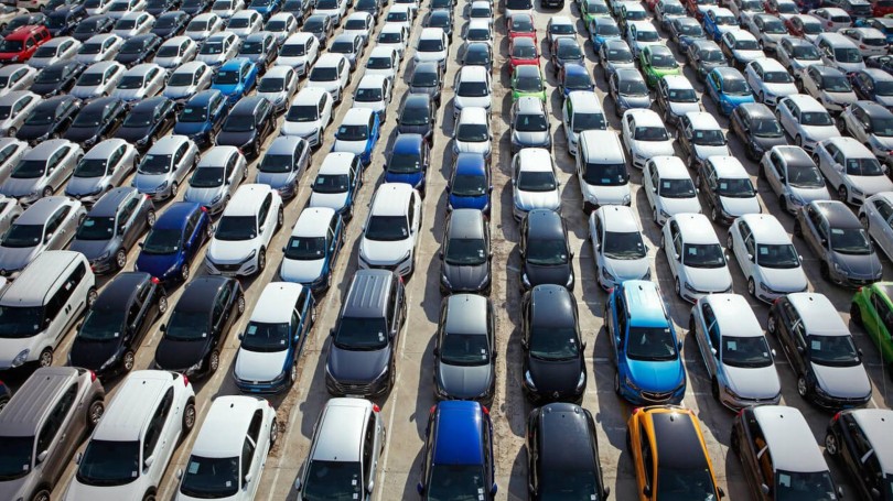 polla-aftokinita-parking-autokinita