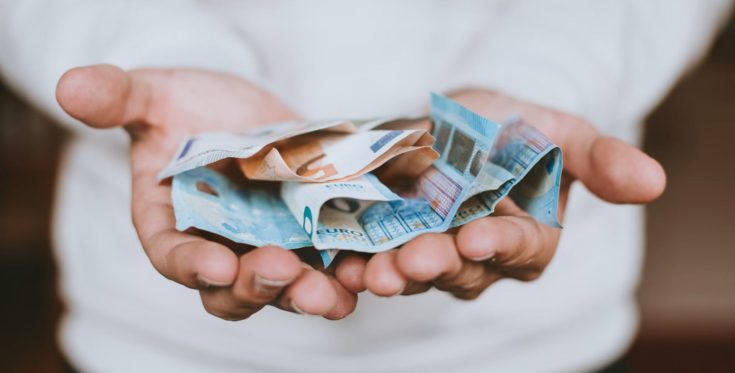 e- ΕΦΚΑ και ΔΥΠΑ: Ποιοι πάνε σήμερα στα ΑΤΜ – Όλες οι πληρωμές έως και την Παρασκευή