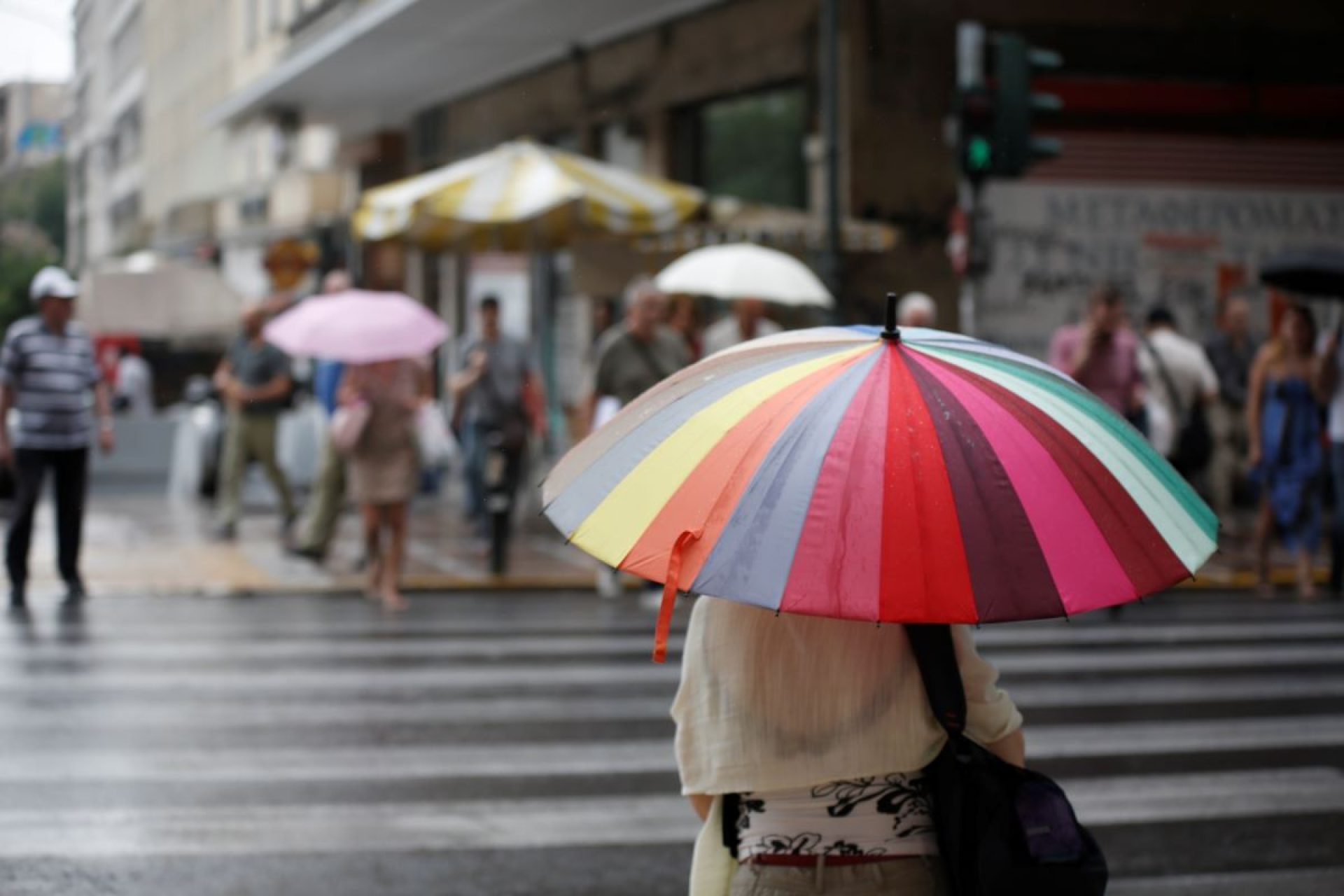 Καιρός: Βροχές, ισχυροί άνεμοι και πτώση θερμοκρασίας – Η πιο δύσκολη μέρα
