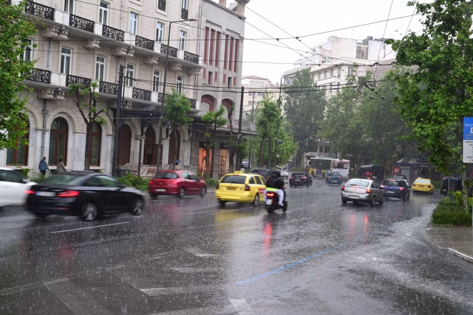 Έκτακτο δελτίο επιδείνωσης καιρού: Καταιγίδες και στην Αττική, οι δύσκολες μέρες