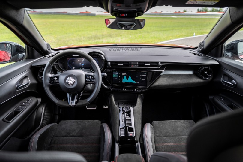 https://ellada.press/wp-content/uploads/2026/10/1793335208_361_Alfa-Romeo-Junior-Veloce-–-Ήρθε-στην-Ελλάδα-με-280.jpeg