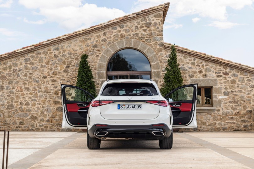 https://ellada.press/wp-content/uploads/2026/10/4300-ευρώ-φθηνότερο-το-Νο1-SUV-της-Mercedes-–-Καίει.jpg
