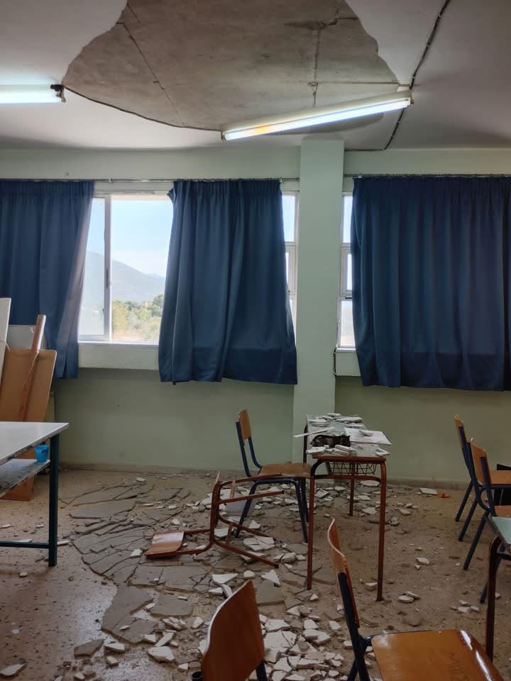 Σοβάς έπεσε σε γυμνάσιο στη Θέρμη