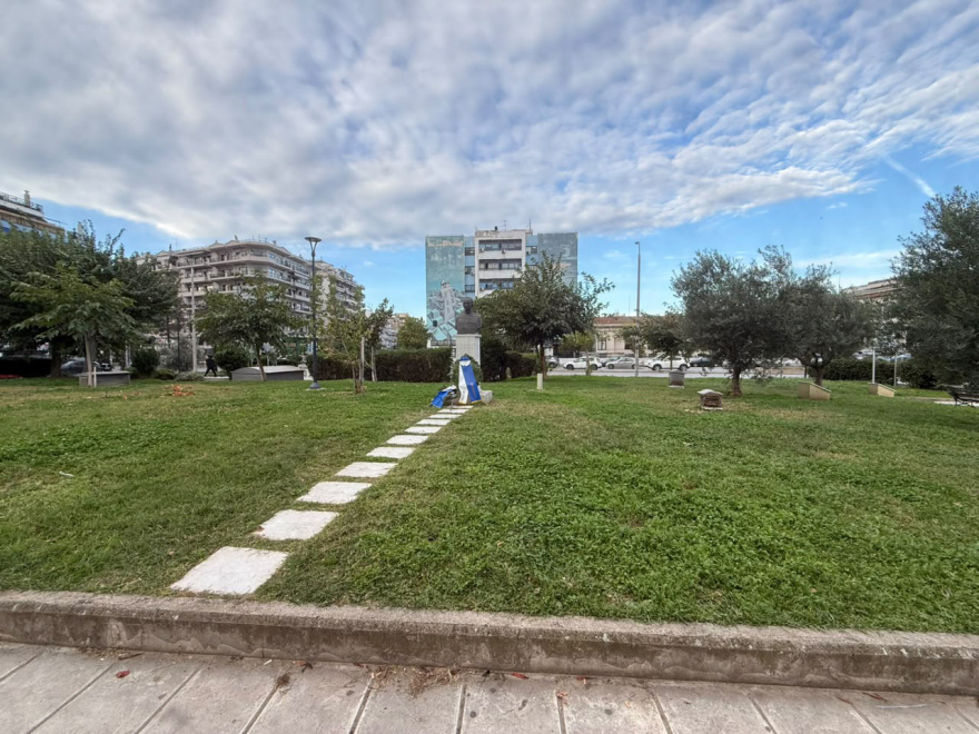 Η Καρυστιανού κατέθεσε τελικά μόνη της στεφάνι στη Θεσσαλονίκη για την 28η Οκτωβρίου, δείτε βίντεο