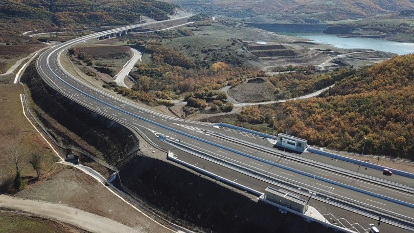 https://ellada.press/wp-content/uploads/2026/10/Ελλάδα-Έπεσε-η-άσφαλτος-στον-νέο-αυτοκινητόδρομο-των-46-km.jpg