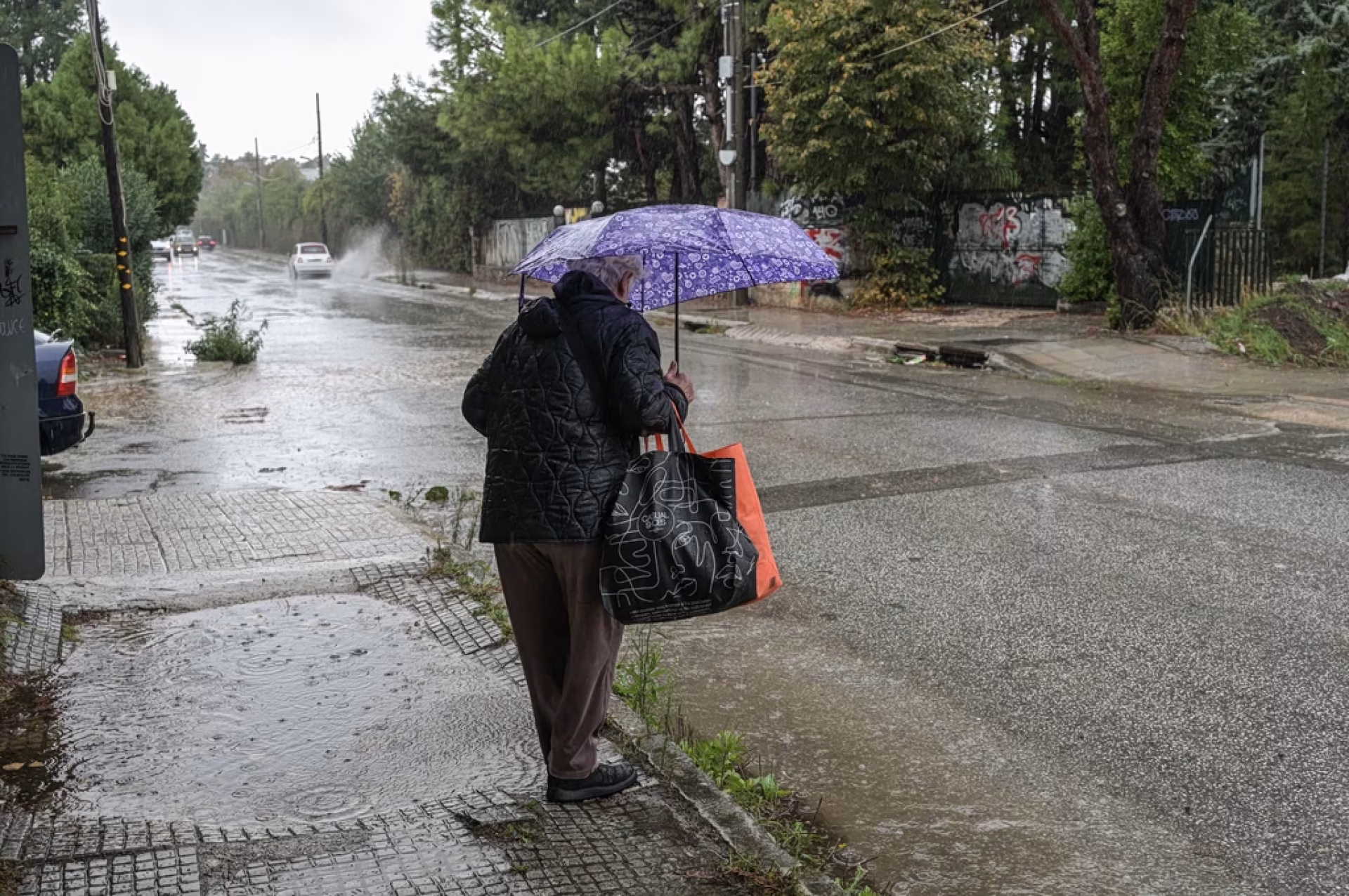 Καιρός: Αγριεύει σήμερα με κρύο και χιόνια στα ορεινά – Η πρόβλεψη για το Σαββατοκύριακο