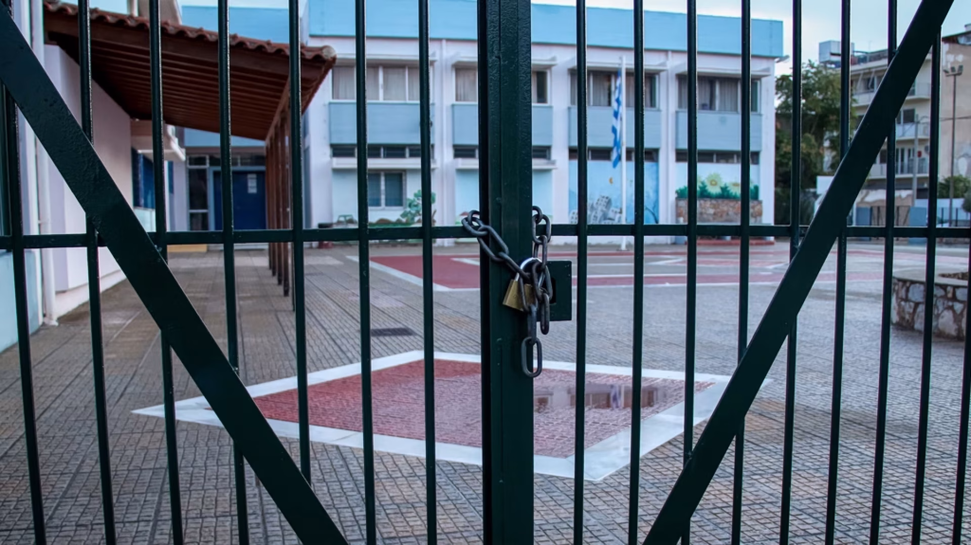 Κακοκαιρία: Κλειστά σχολεία την Τετάρτη – «Κόκκινος» συναγερμός από την ΕΜΥ